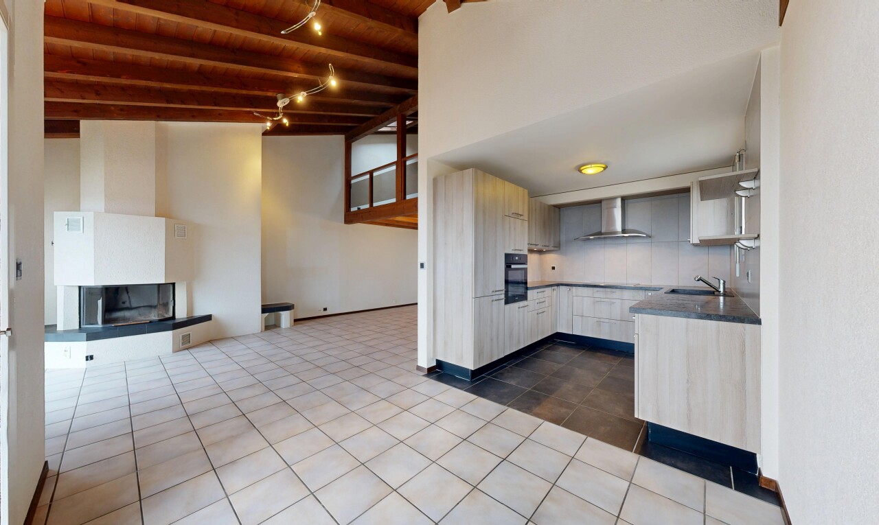 küche mit balkendecke, beamed ceiling, dark countertops, arbeitsplatten, und opens to living area