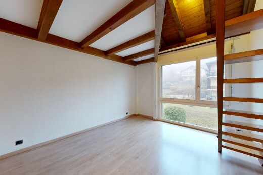 leerer raum mit balkendecke, beamed ceiling, natürliches licht, natural light, und gipskartonwand