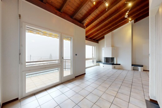 wohnzimmer mit wood ceiling, holzdecke, beamed ceiling, balkendecke, und inside property