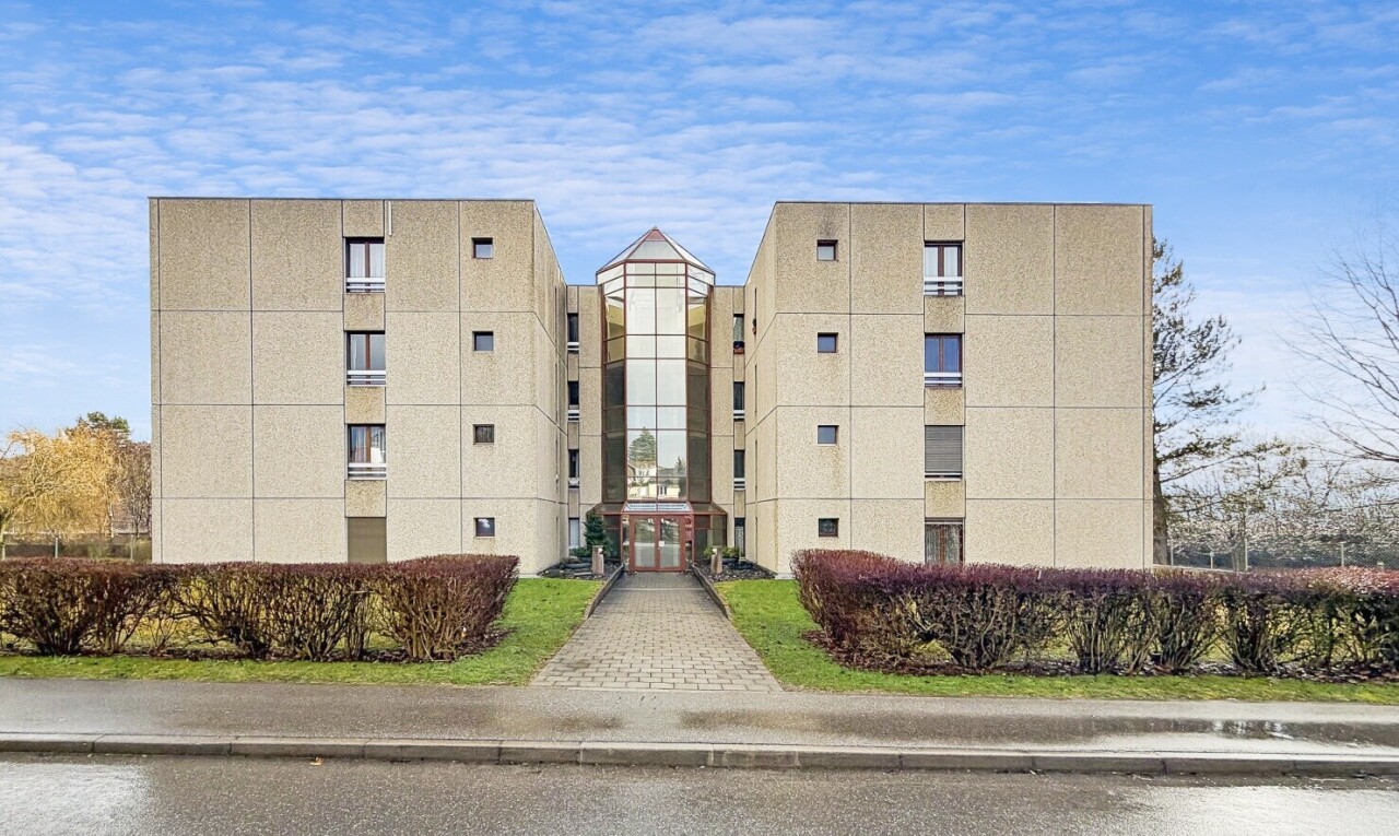 view of apartment building / complex