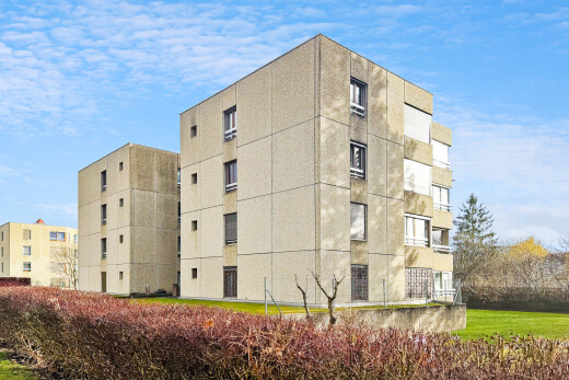 extérieur du bâtiment avec vue sur le complexe d'appartements, apartment complex view, day time, et from community