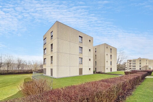 view of apartment building / complex