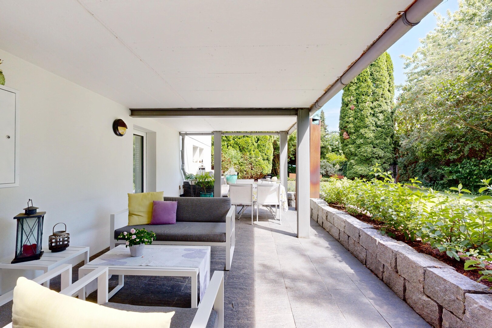 terrasse mit wohnraum im freien, terrasse, essbereich im freien, und from property