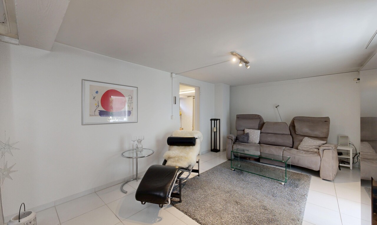 wohnzimmer mit gipskartonwand, drywall, inside property, fliesenboden, und tile floor