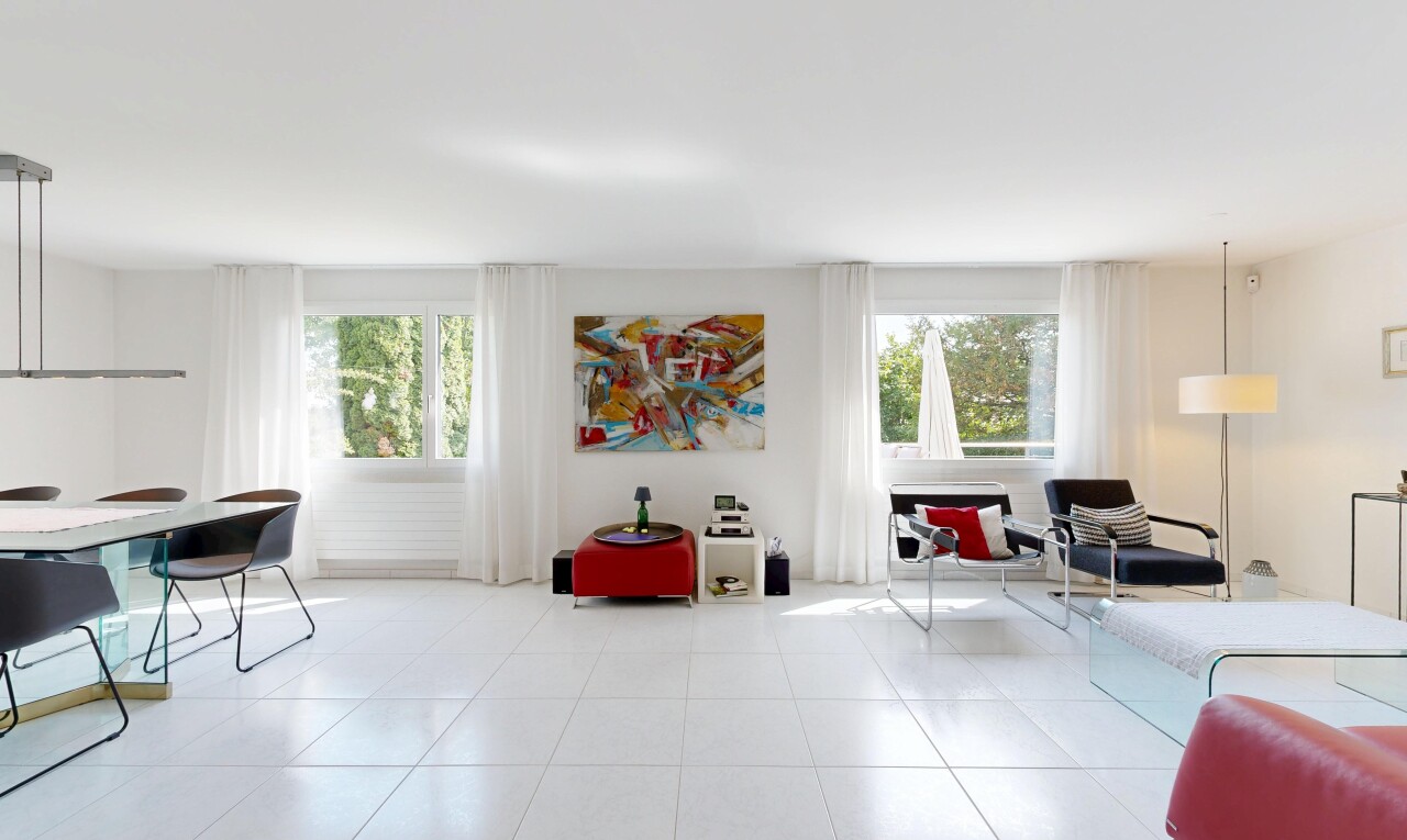 wohnzimmer mit gipskartonwand, drywall, inside property, natürliches licht, und natural light