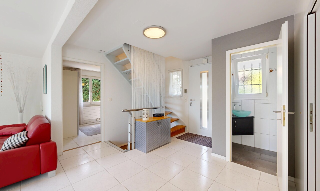 küche mit inside property, gipskartonwand, drywall, fliesenboden, und tile floor