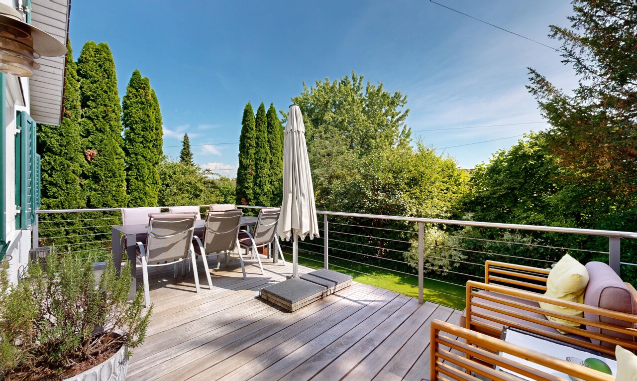 terrasse mit deck, day time, from property, power lines view, und essbereich im freien
