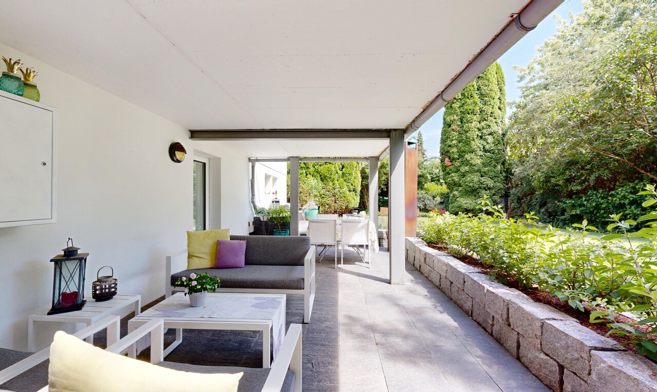 terrasse mit wohnraum im freien, terrasse, essbereich im freien, und from property