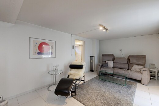wohnzimmer mit gipskartonwand, drywall, inside property, fliesenboden, und tile floor