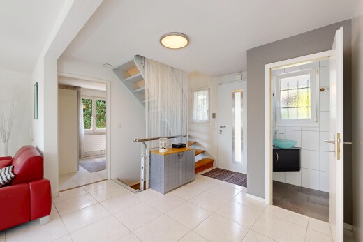 küche mit inside property, gipskartonwand, drywall, fliesenboden, und tile floor