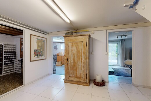 halle / korridor mit gipskartonwand, drywall, natürliches licht, natural light, und inside property