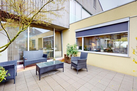 terrasse mit wohnraum im freien und terrasse