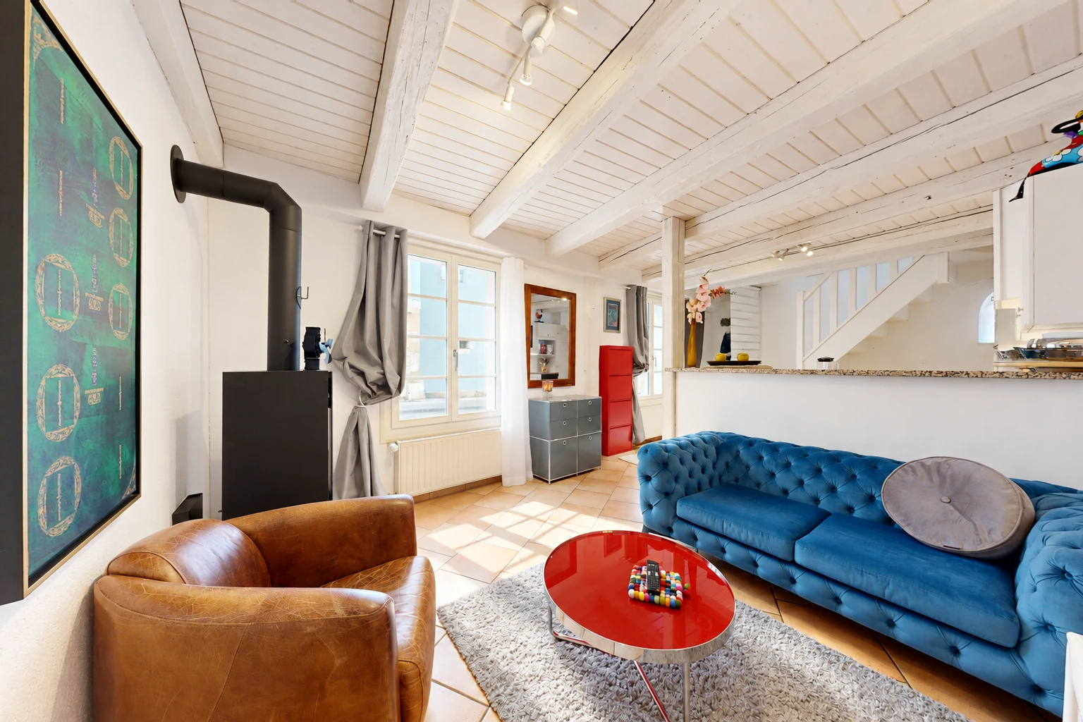 wohnzimmer mit deckenbeleuchtung, balkendecke, beamed ceiling, high end ceiling, und inside property