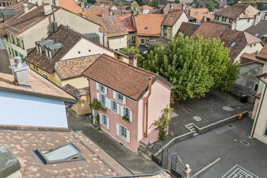 außenansicht mit zaun, drone view, wohngebietblick, und residential view