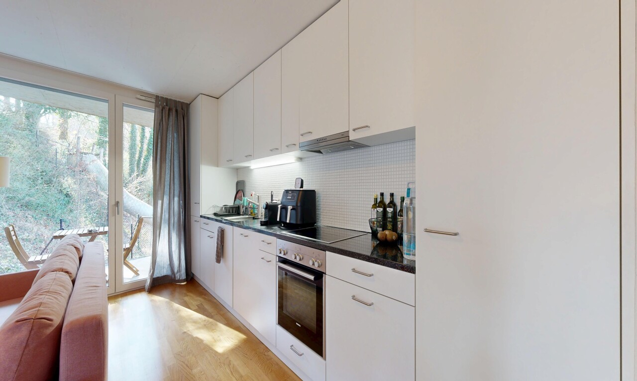 küche mit arbeitsplatten, dark countertops, light floor, ofen, und natural light