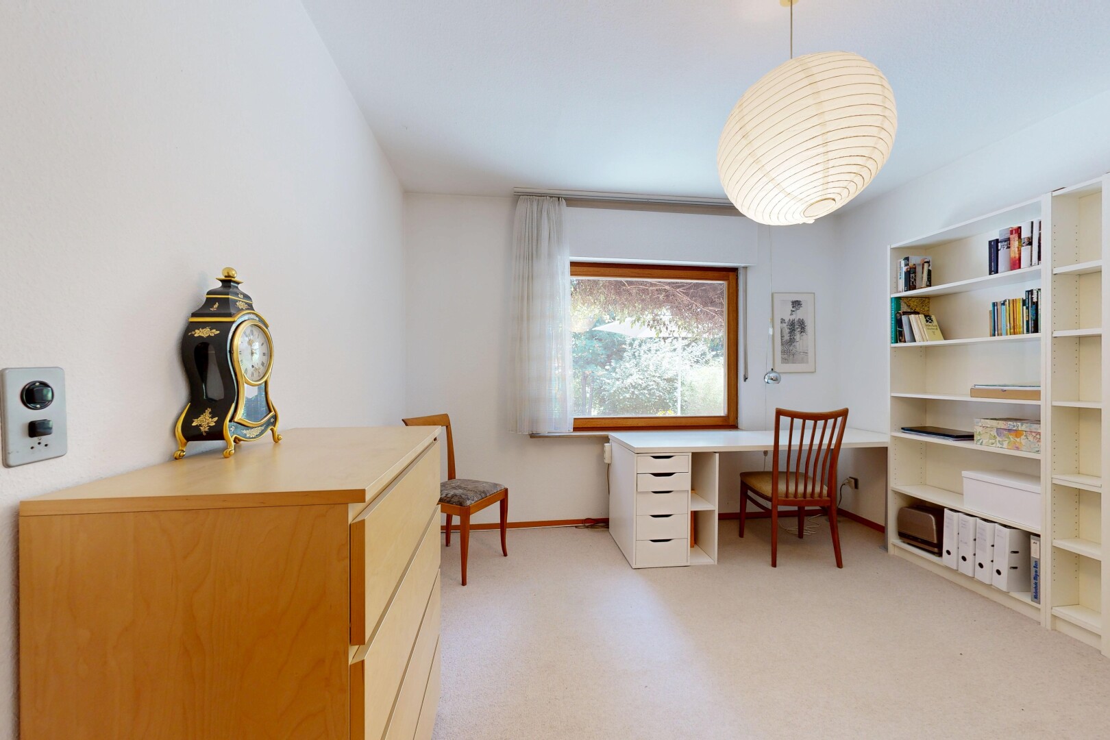 büro mit natürliches licht, drywall, gipskartonwand, inside property, und light floor