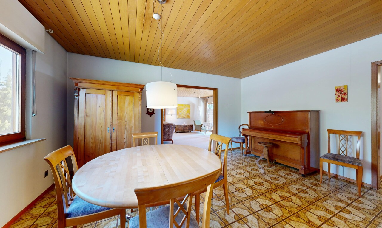 esszimmer mit drywall, gipskartonwand, wood ceiling, holzdecke, und inside property