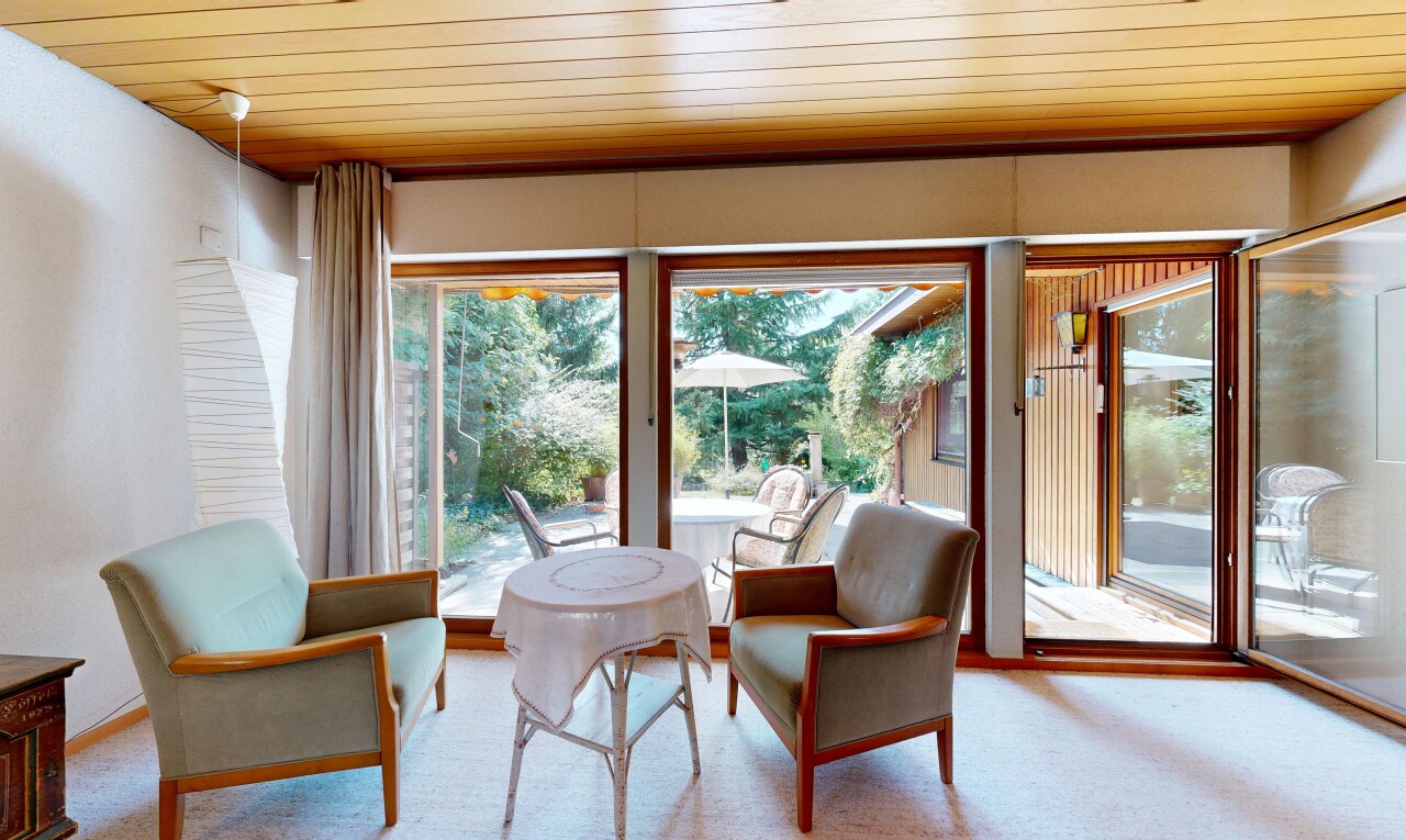 esszimmer mit wood ceiling, holzdecke, carpet, teppich, und high end ceiling