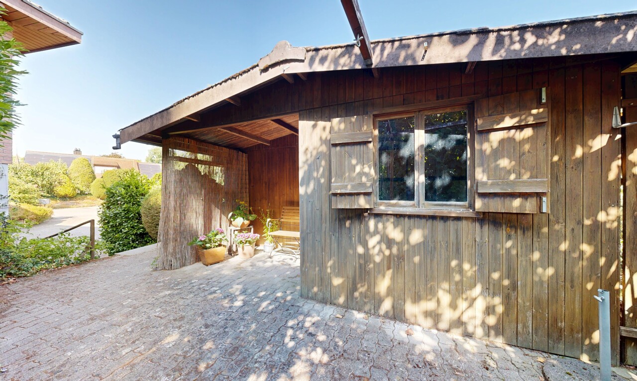 terrasse mit from property, property visible, und day time