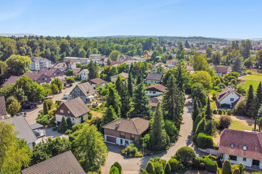 außenansicht mit auffahrt, neighborhood view, residential view, wohngebietblick, und day time