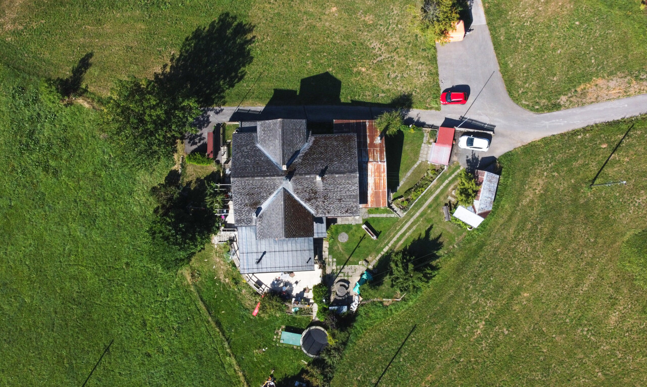 façade avec property visible et puits