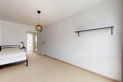 zimmer / schlafzimmer mit gipskartonwand, drywall, inside property, teppich, und carpet