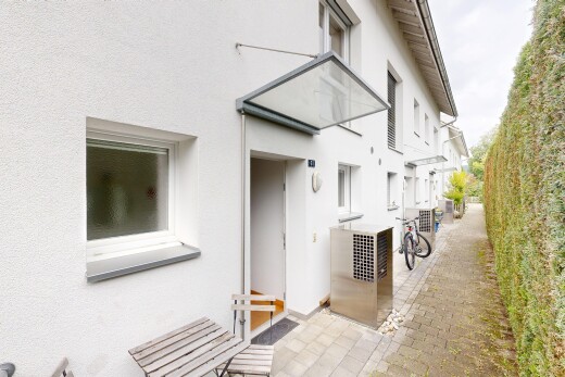außenansicht mit stuckverkleidung, property visible, und overcast
