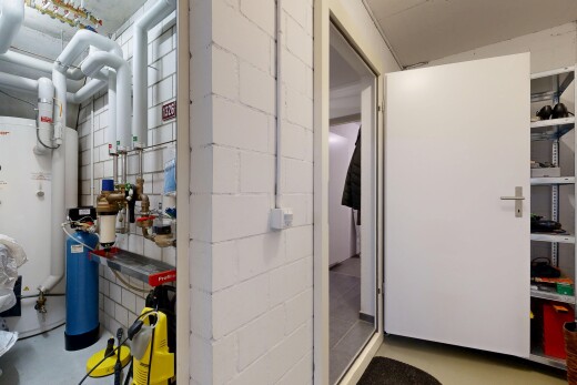 innenraum mit inside community, concrete floor, und betonboden