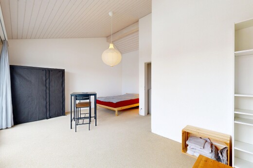 zimmer / schlafzimmer mit gipskartonwand, drywall, teppich, carpet, und inside property