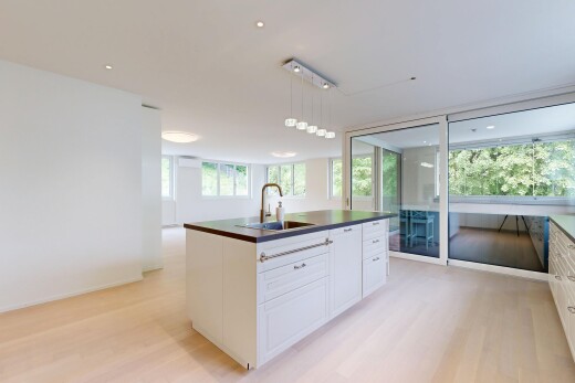 küche mit kücheninsel, kitchen island, light floor, kitchen island sink, und wood finish floor