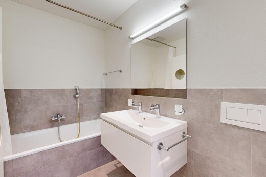bad mit komplettes badezimmer, bad, spiegel, schminktisch, und dusche