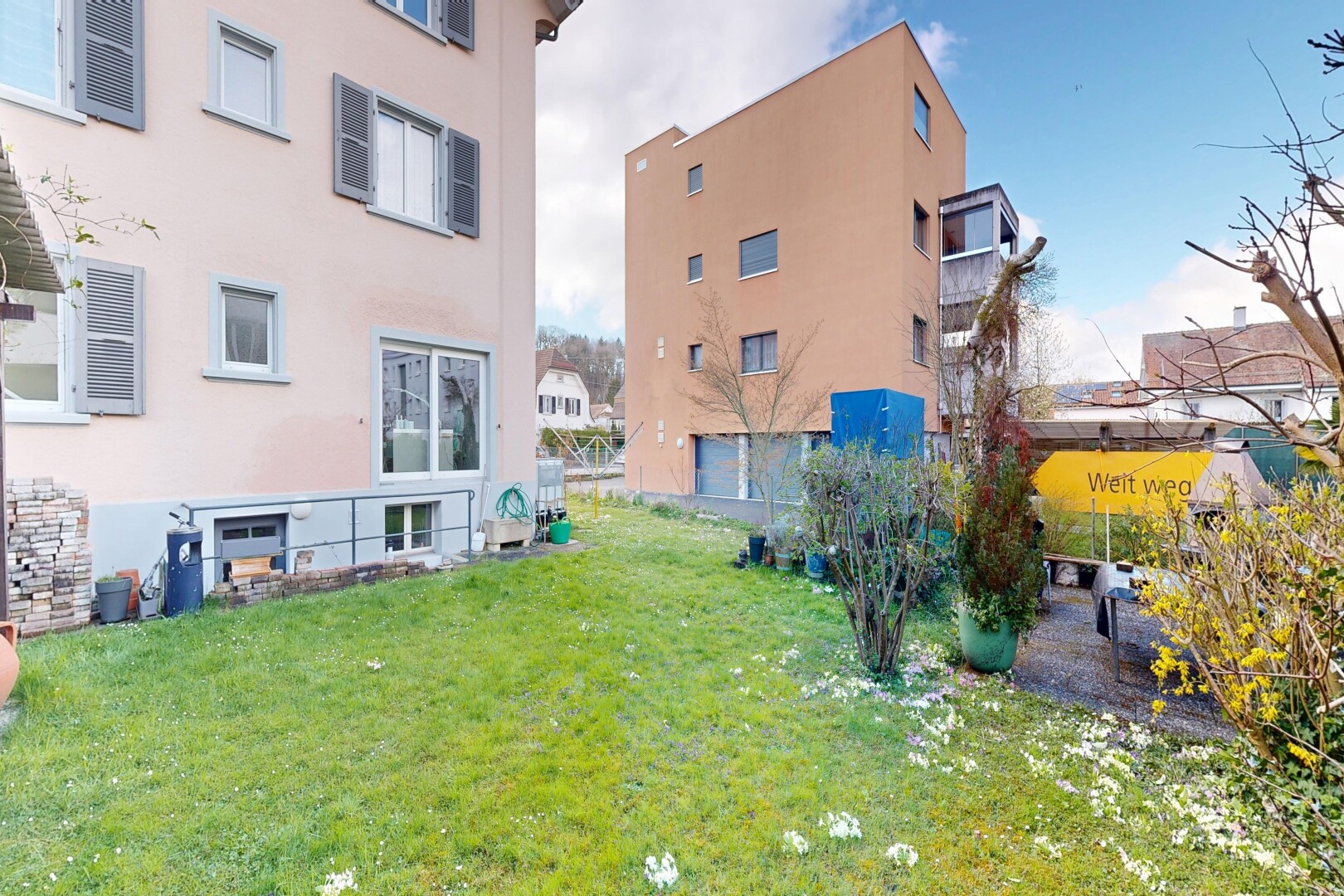 view of apartment building / complex