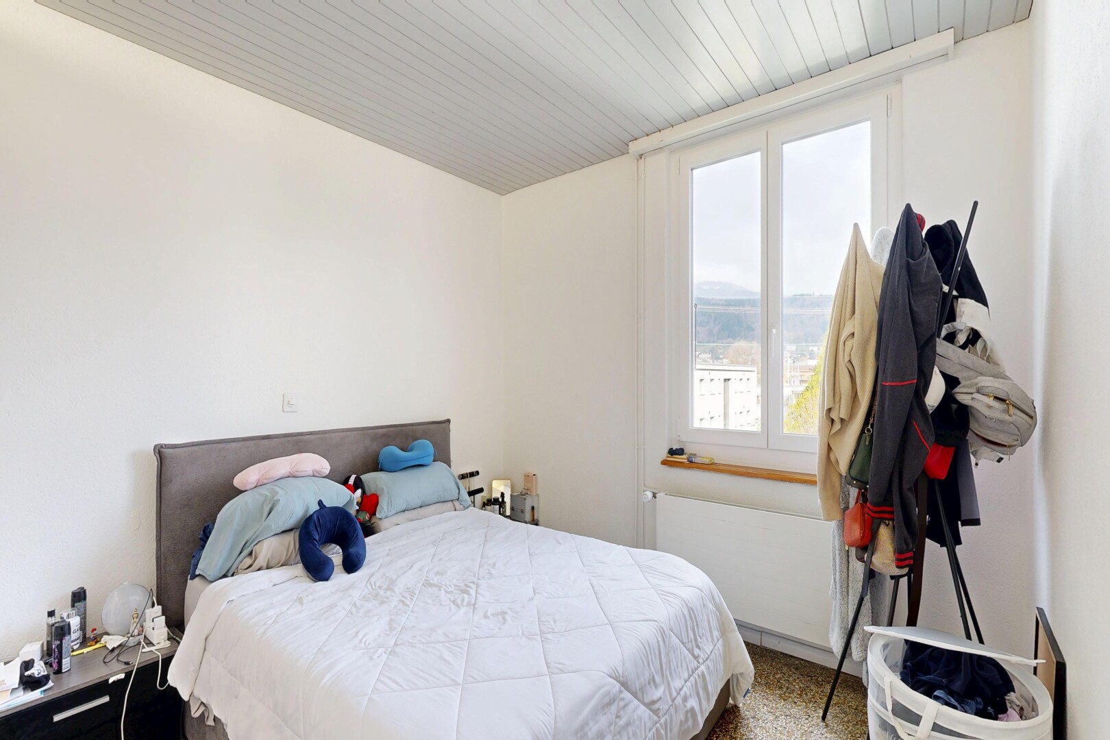 room / bedroom with carpet