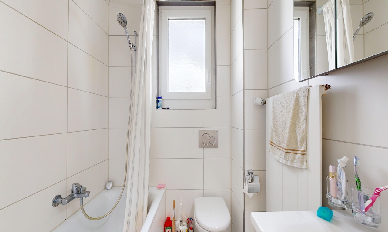 bathroom with tiled shower / bath