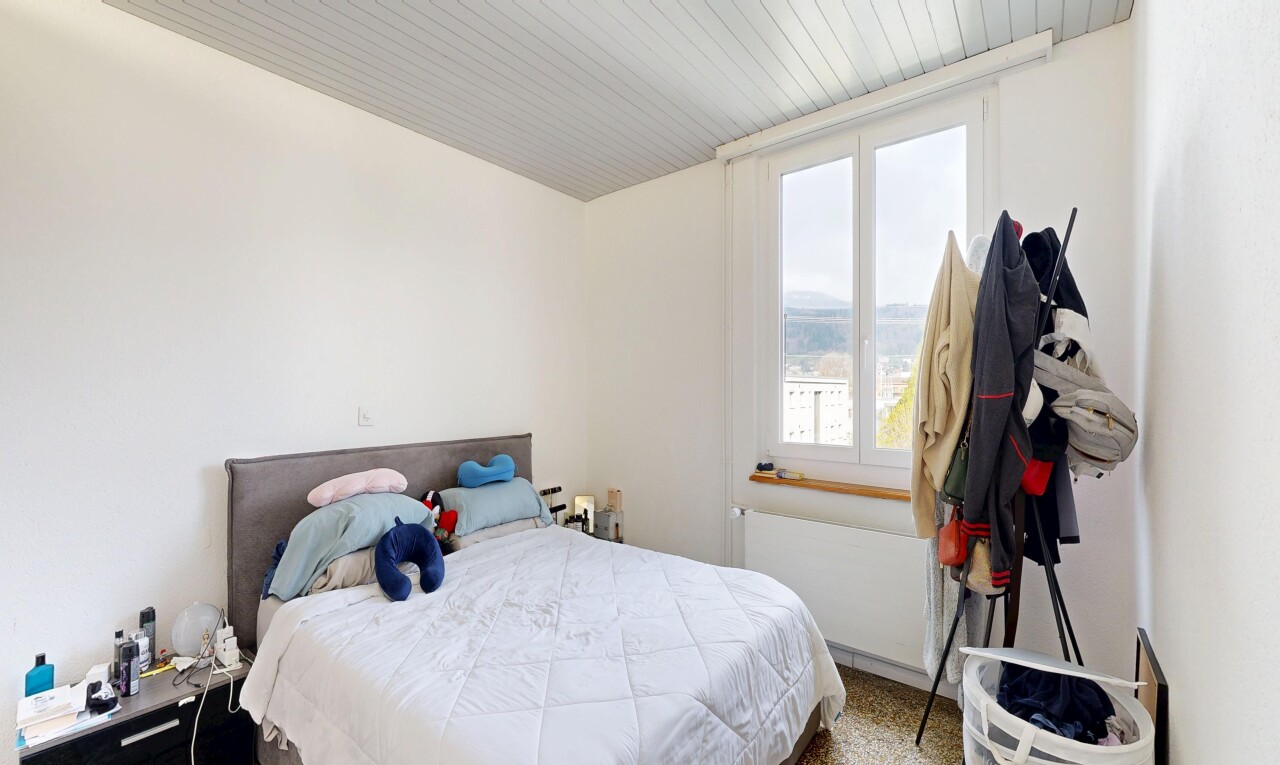 room / bedroom with carpet