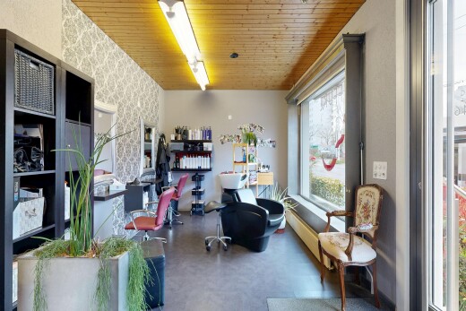 bureau avec inside community, natural light, lumière naturelle, drywall, et wood ceiling