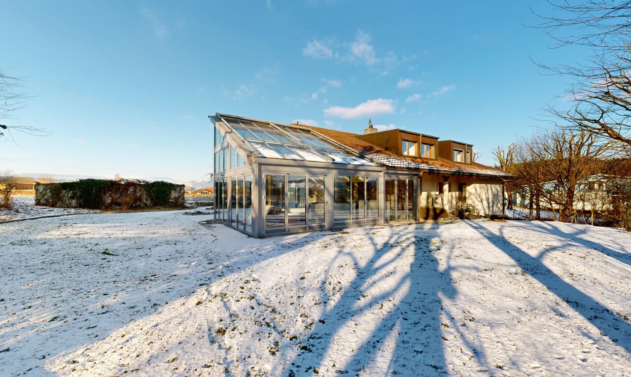außenansicht mit property visible, day time, snow, und wintergarten