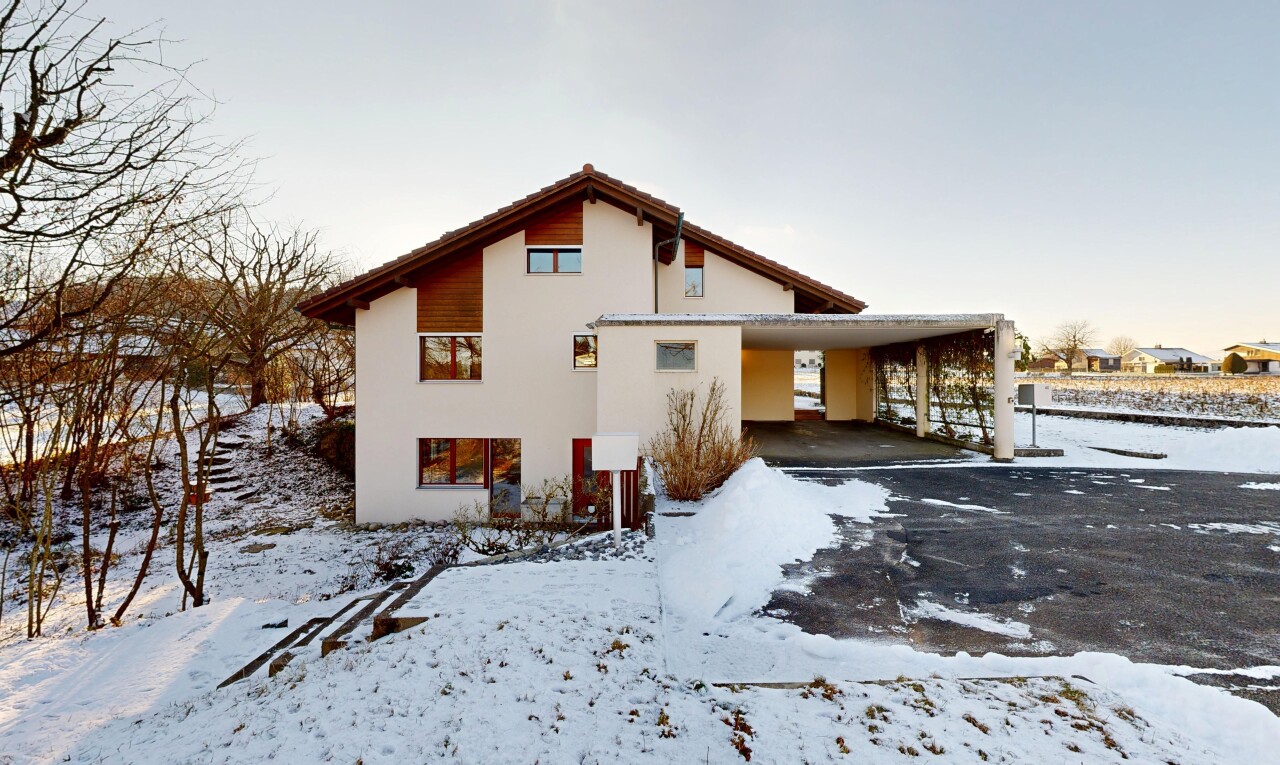 außenansicht mit carport angeschlossen, property visible, und stuckverkleidung