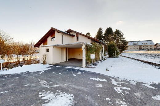 façade avec snow et property visible