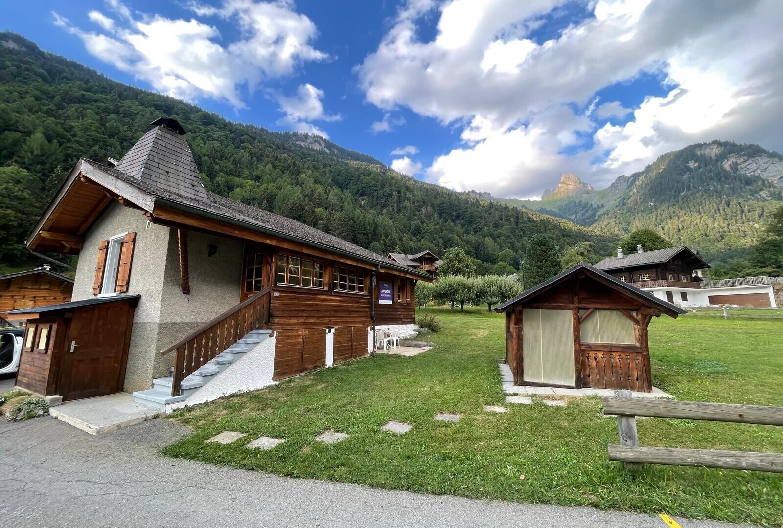 außenansicht mit blick auf die berge, mountain view, day time, property visible, und treppen