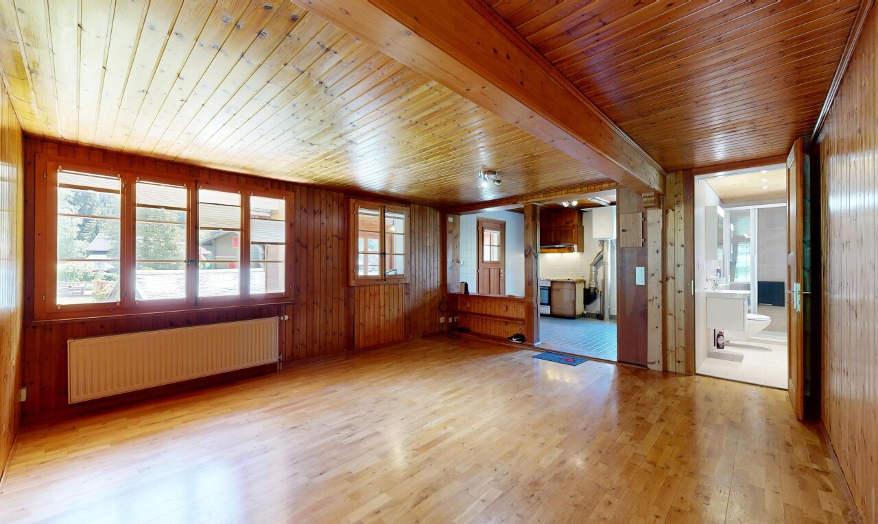 pièce vide avec inside property, radiateur, sol en finition bois, wood finish floor, et plafond en bois