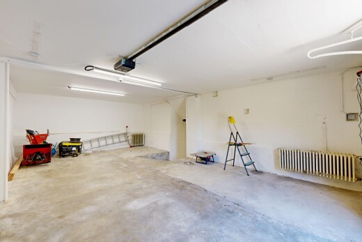 parking avec radiateur et inside property