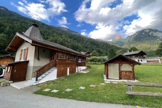 außenansicht mit blick auf die berge, mountain view, day time, property visible, und treppen