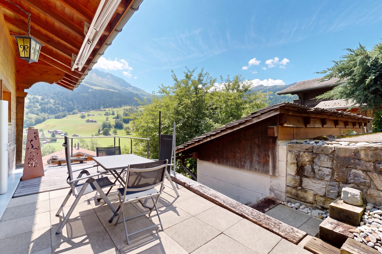 terrasse mit essbereich im freien, from property, day time, blick auf die berge, und mountain view