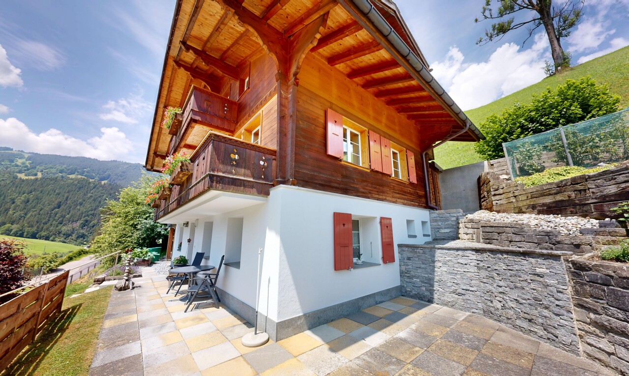 außenansicht mit day time, terrasse, stuckverkleidung, horizontale verkleidung, und holzverkleidung