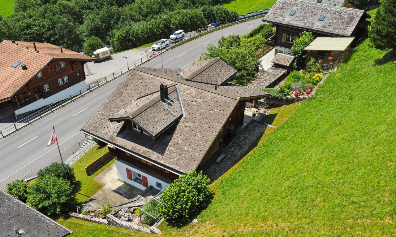 außenansicht mit rasen und property visible