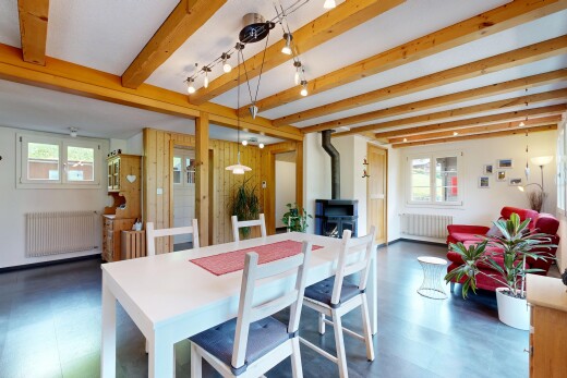 esszimmer mit holzofen, beamed ceiling, balkendecke, inside property, und kühler