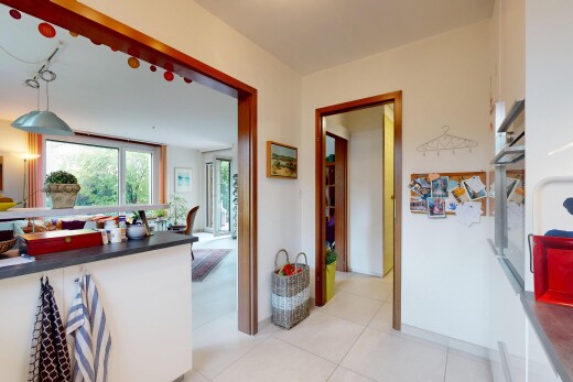 küche mit arbeitsplatten, drywall, gipskartonwand, inside property, und pendelleuchte