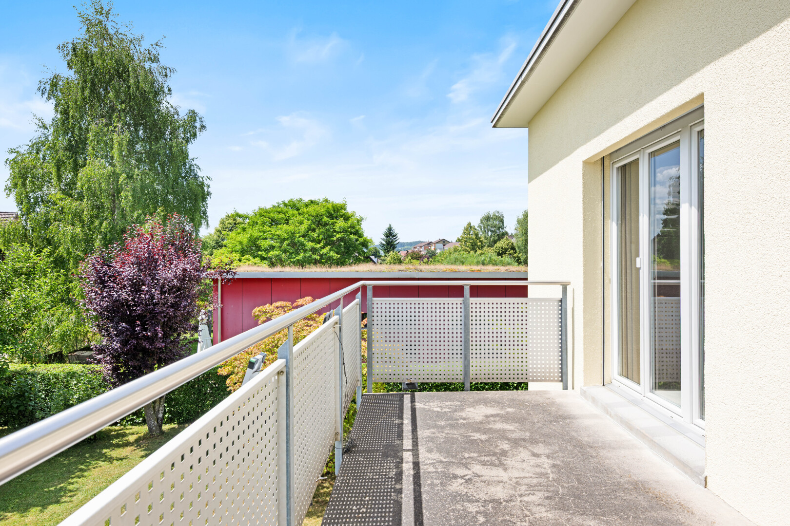 balkon mit balkon, from property, und day time