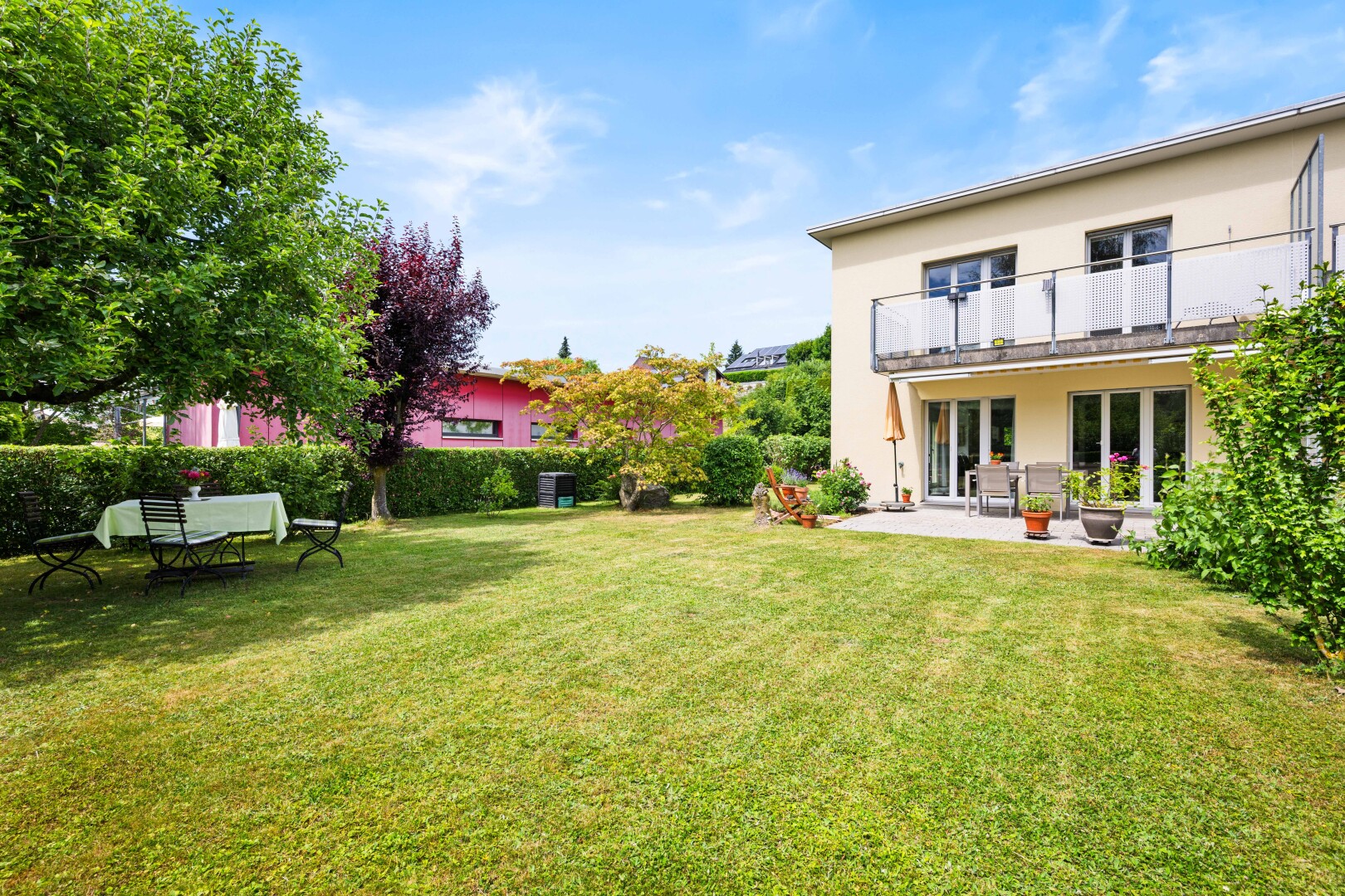garten mit from property, rasen, balkon, terrasse, und day time